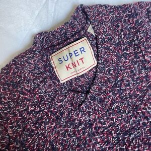 Men’s Super Knit V-neck Sweater, Size M